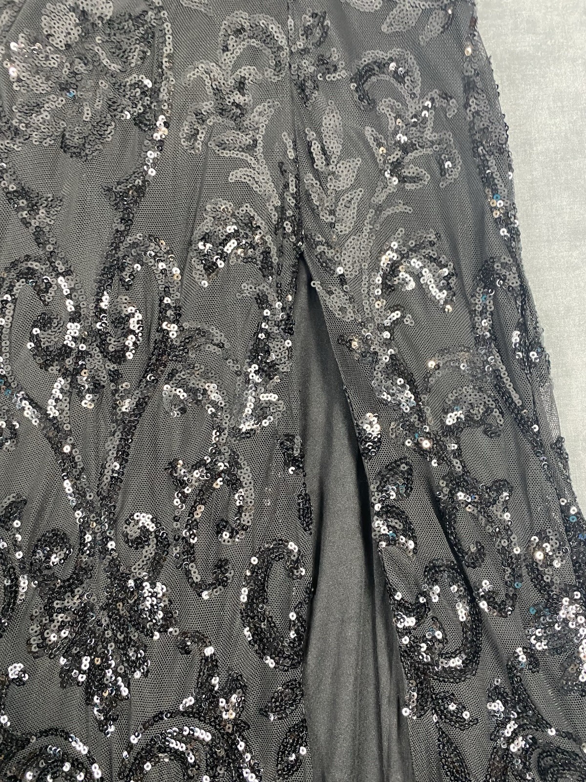 Windsor Black Sequin Halter Mermaid Formal Gown Dress Open Back Slit Size Large