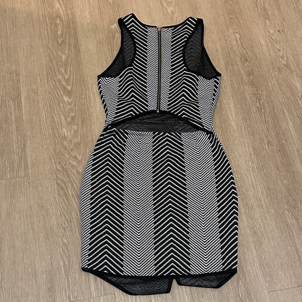 Elegant Black and White Chevron Backless Dress