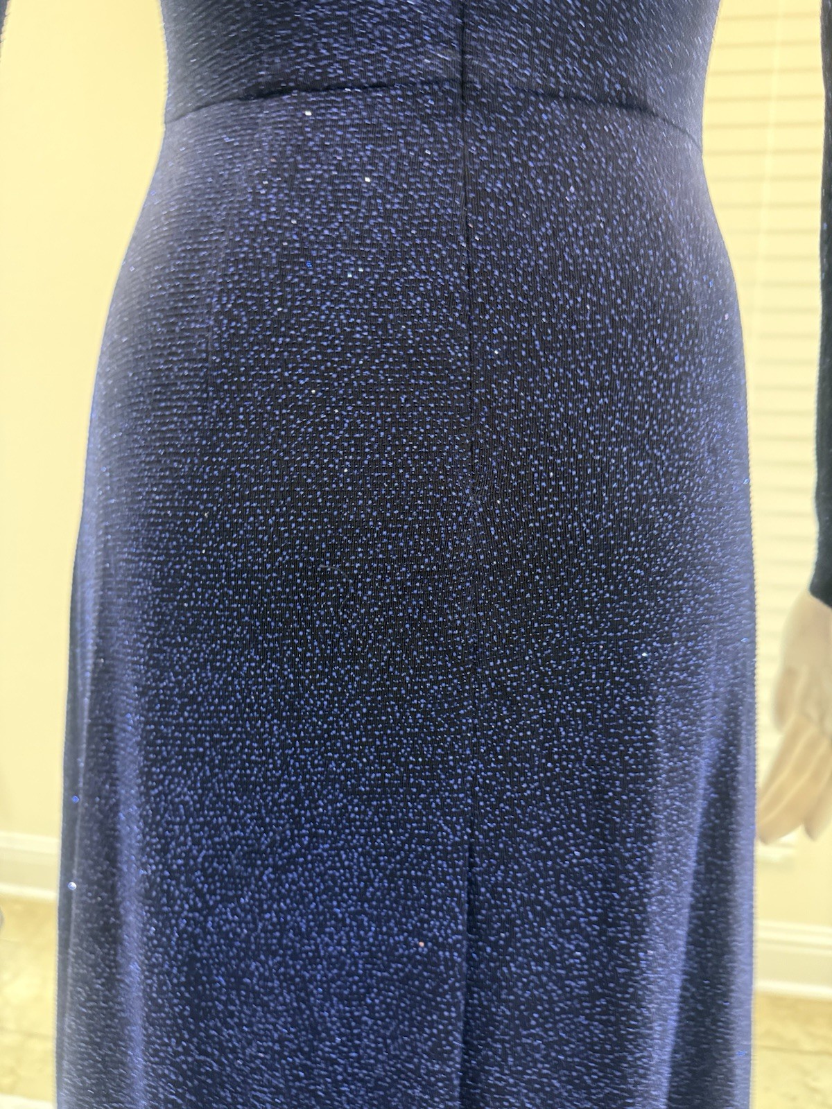 Maggy London Sequin Keyhole Neck Long Sleeve Cocktail Dress in Navy Blue Size2