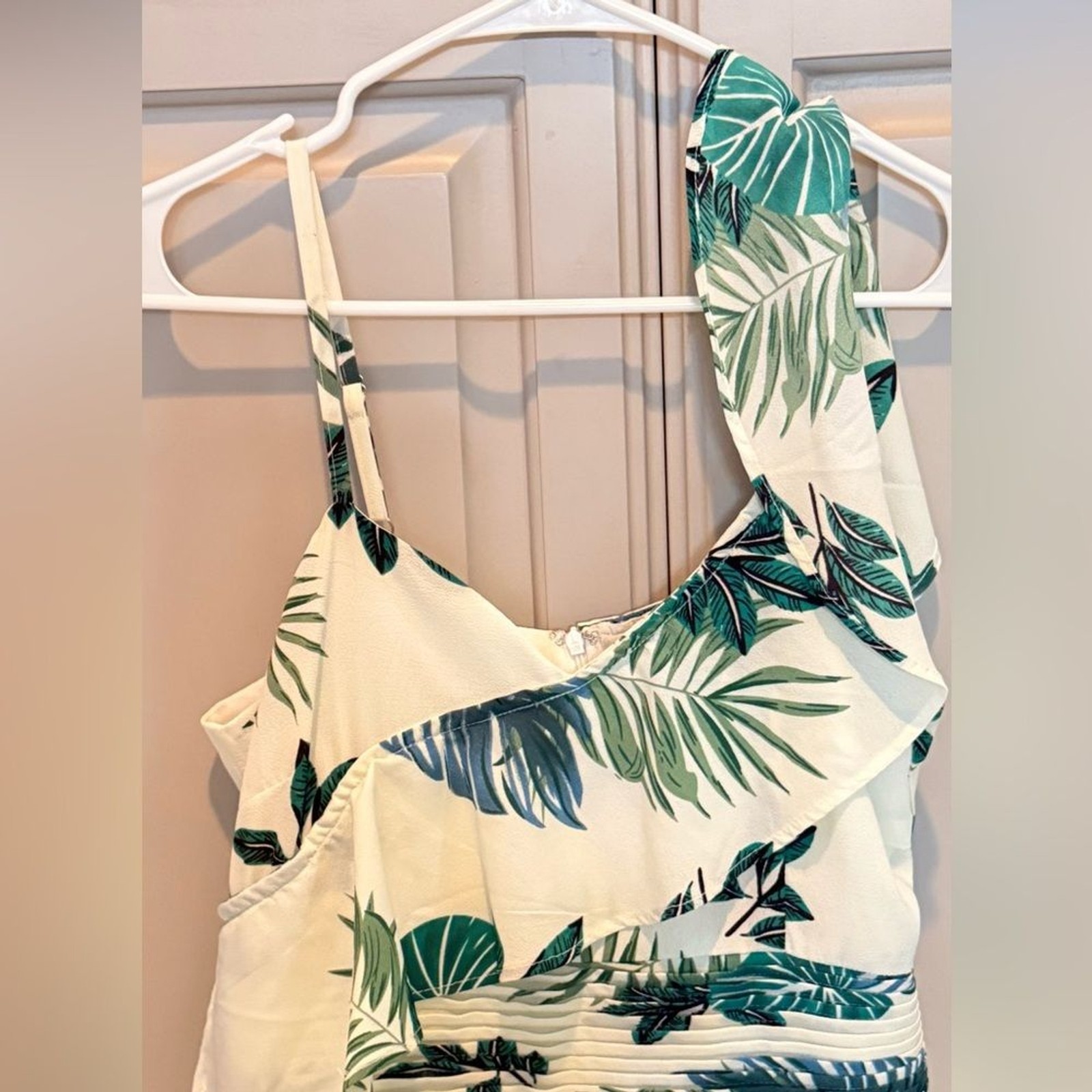 Walter Baker size medium leaf ruffle dress