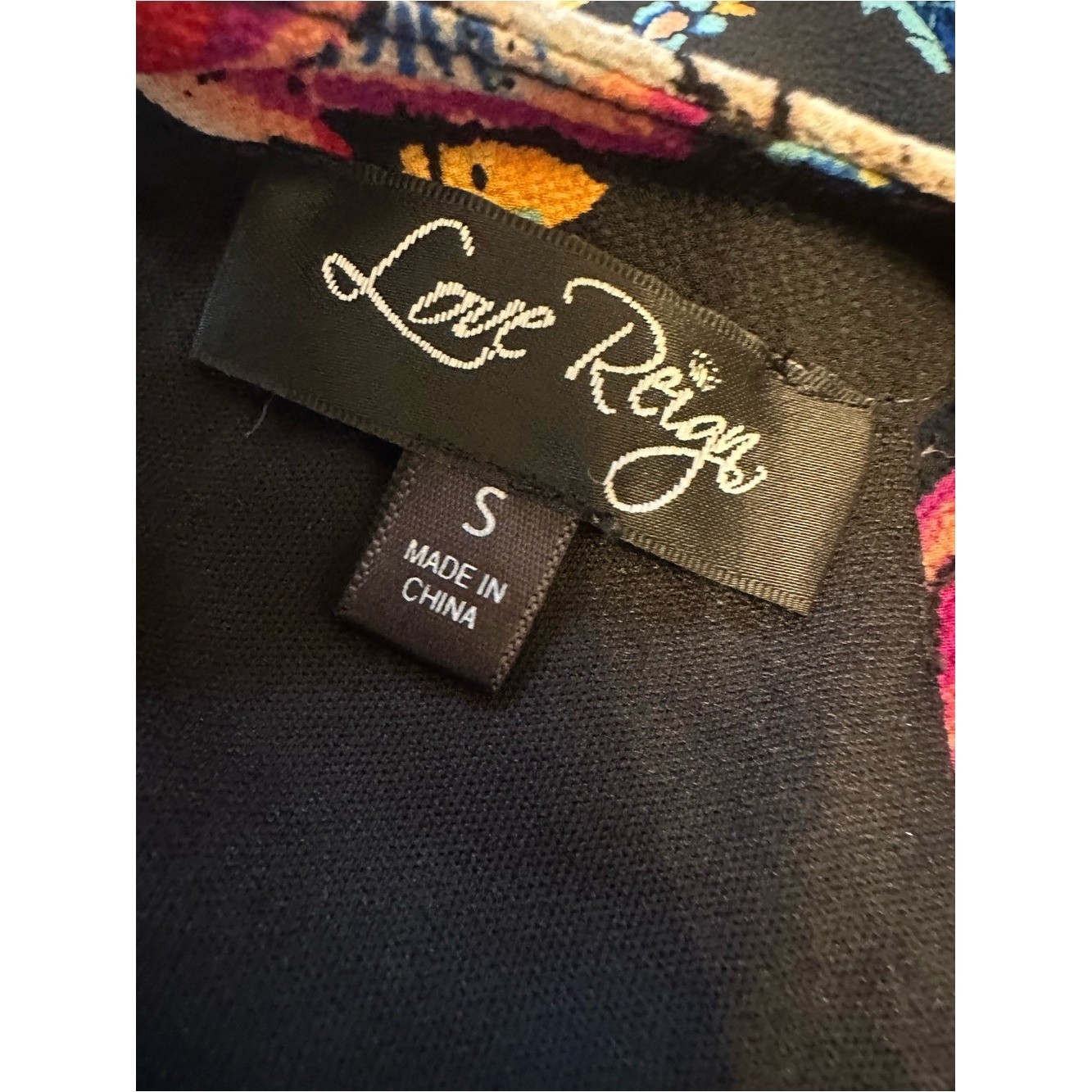 Love Reigns Floral Shift Dress Small Black Multicolor Flutter Sleeve Keyhole
