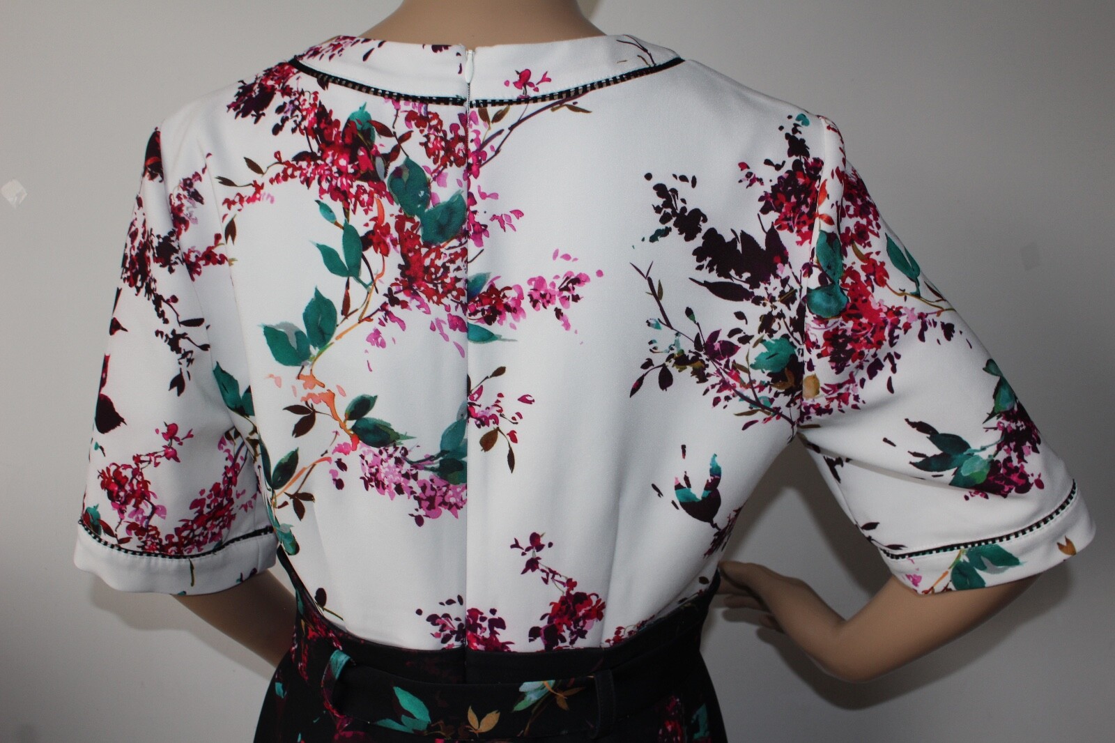 Phase Eight ‘Ariana’ Multi-coloured Floral print pencil Dress With Belt Size 12