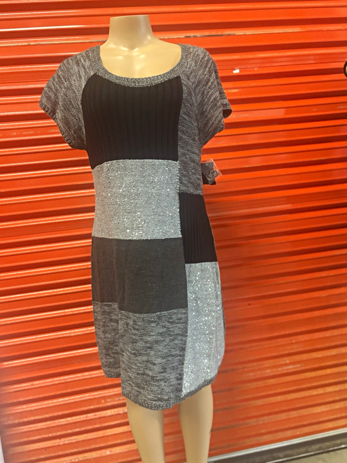 Women’s style & Co ,Colorblock Knit Gray Black Silver Glitter Round Neck Cap M