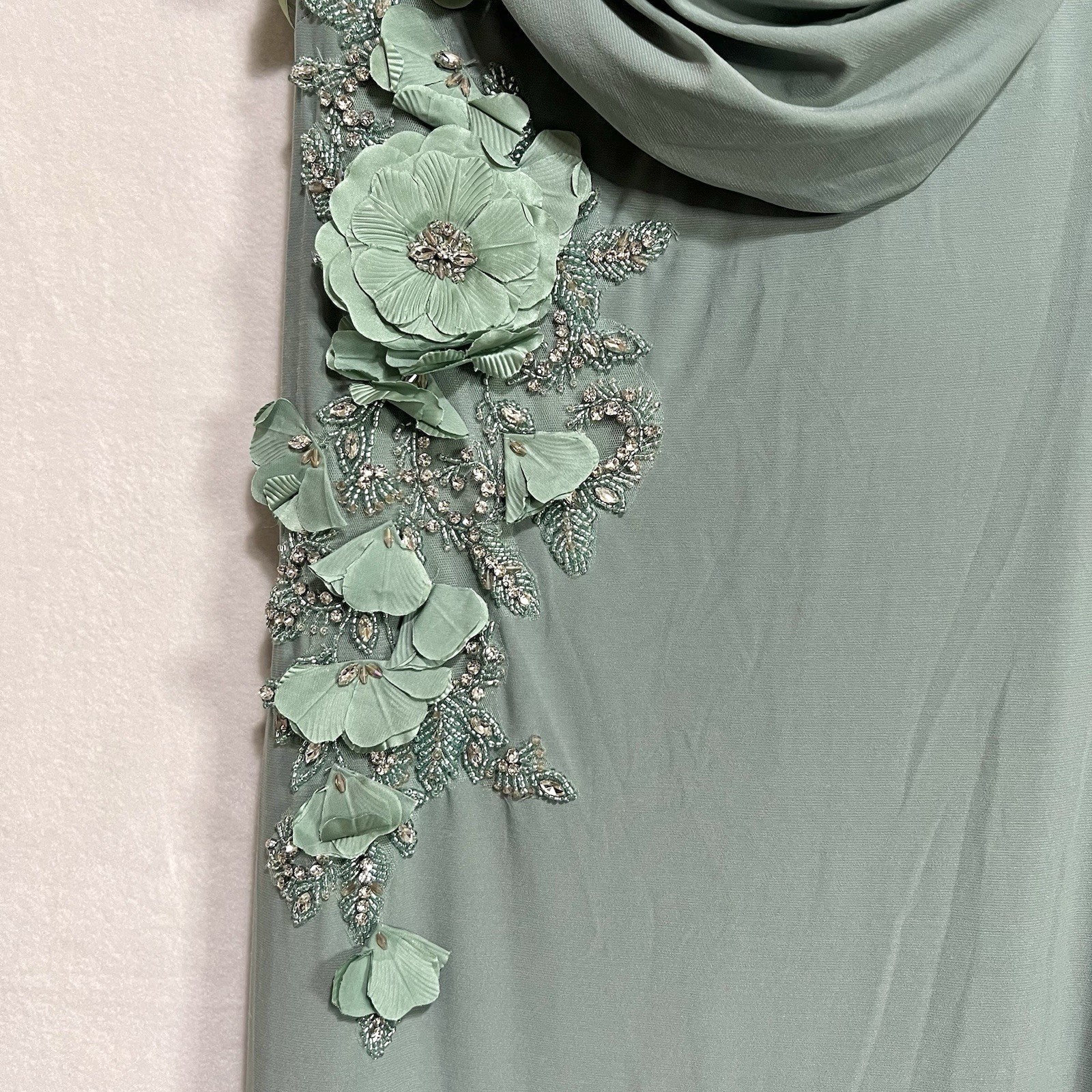 MAC DUGGAL 11910 Green Sleeveless Jersey Gown Size 4 Cowl Neck Beading NWT