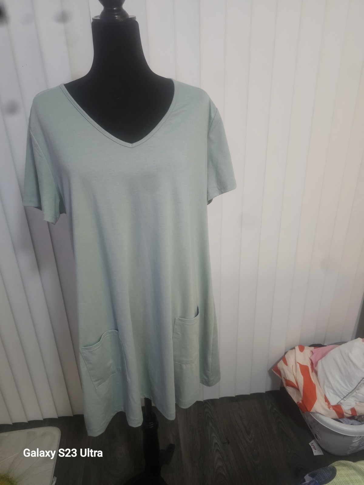 Cherish Green Solid V-Neck T-Shirt Dress Pockets Short Sleeve Knee Length L..