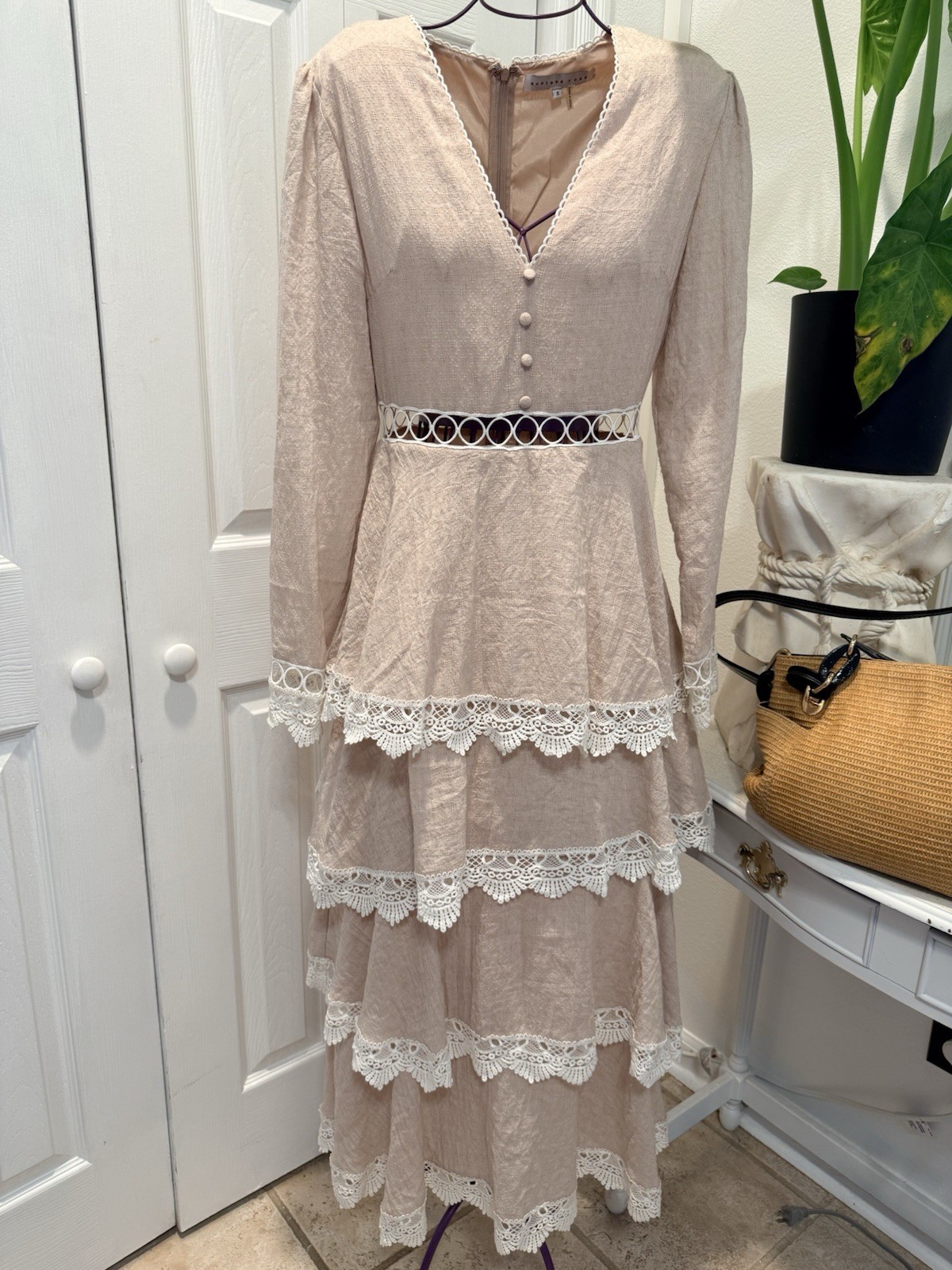 endless rose Women’s Beige Solid Lace V-Neck Maxi Dress S Long Sleeve Zip Lined