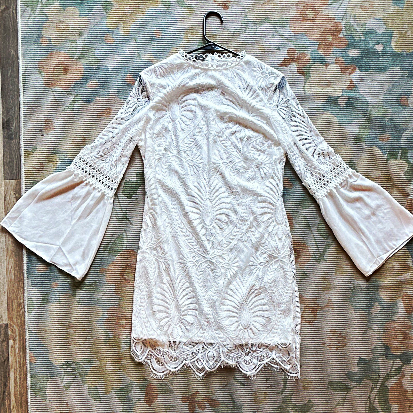 EillyBazar White Floral Lace Shift Dress Bell Long Sleeve Round Neck Short L