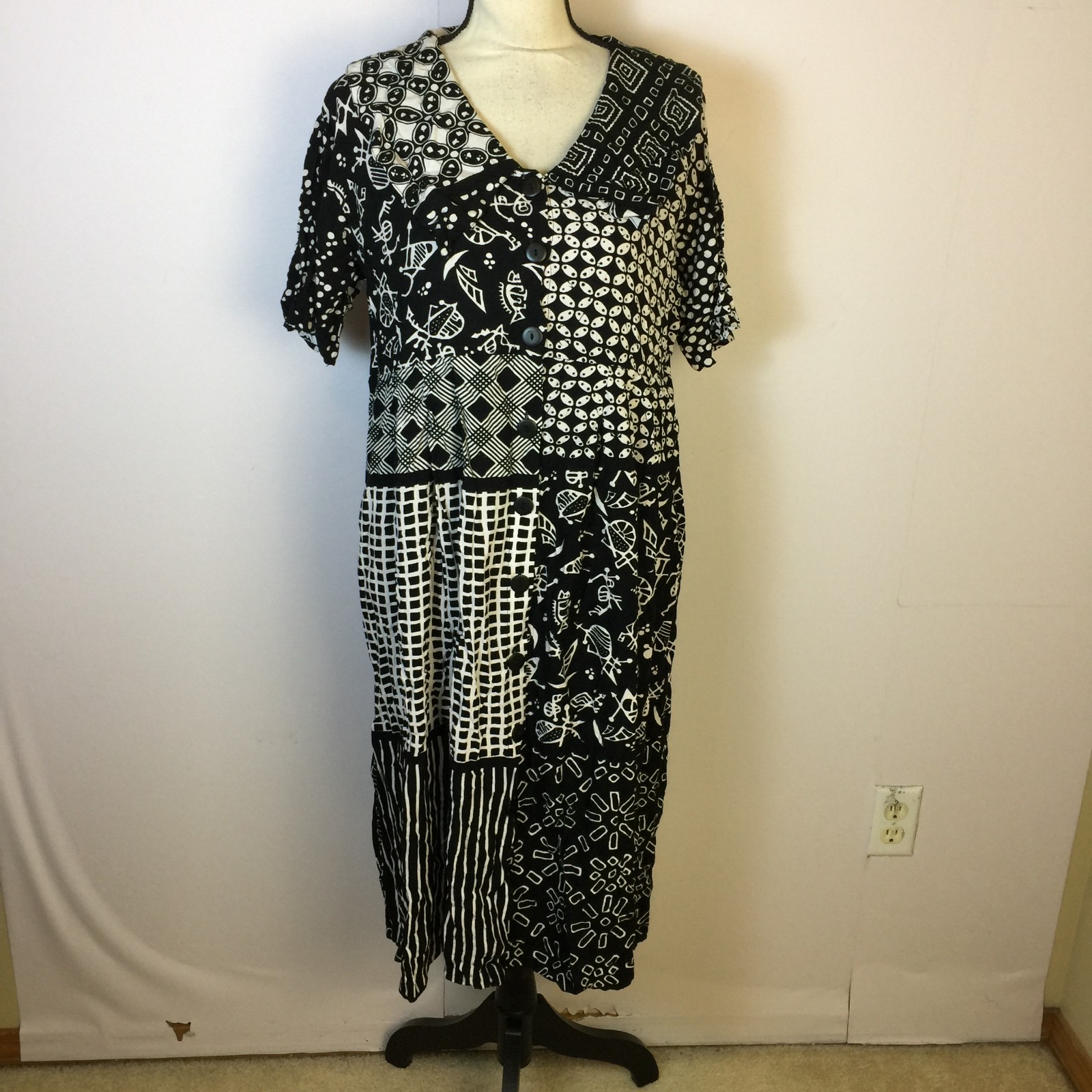 We Be Bop Dress Size L (Chest 41″) Womans Black White Patchwork Hippie Festival