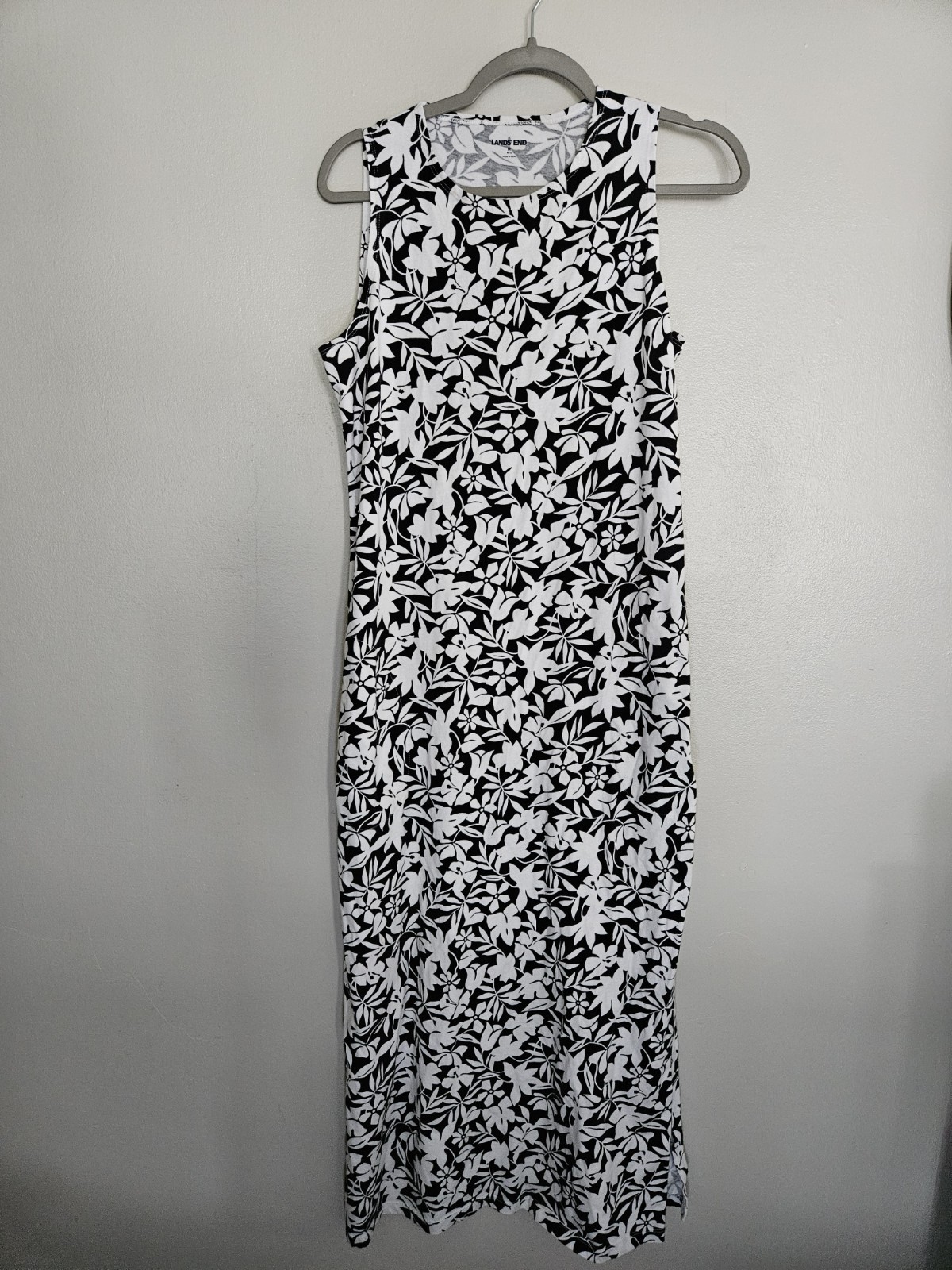 Lands’ End Maxi Dress Medium Black White Floral Pockets Resort Beachy Hawaiian