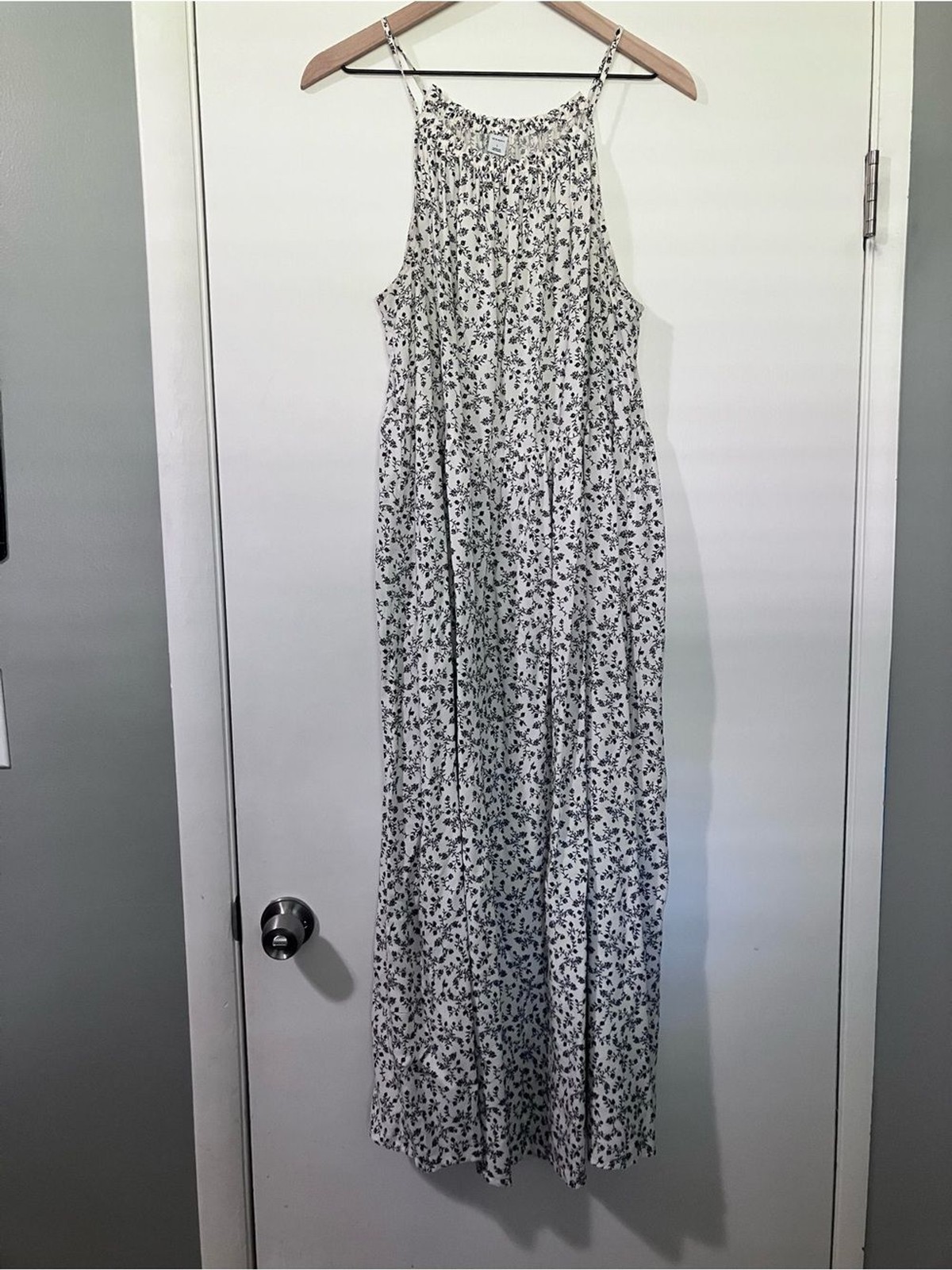 Old Navy Maxi Dress Whit with Black Floral print Size Large