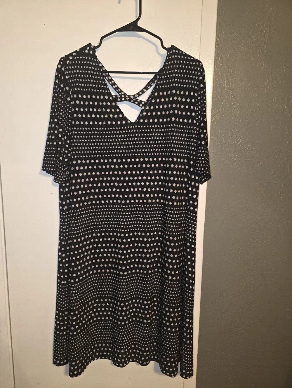 Women’s Chico’s Black and White Polka Dot Midi Dress With Criscross V Neck SZ3