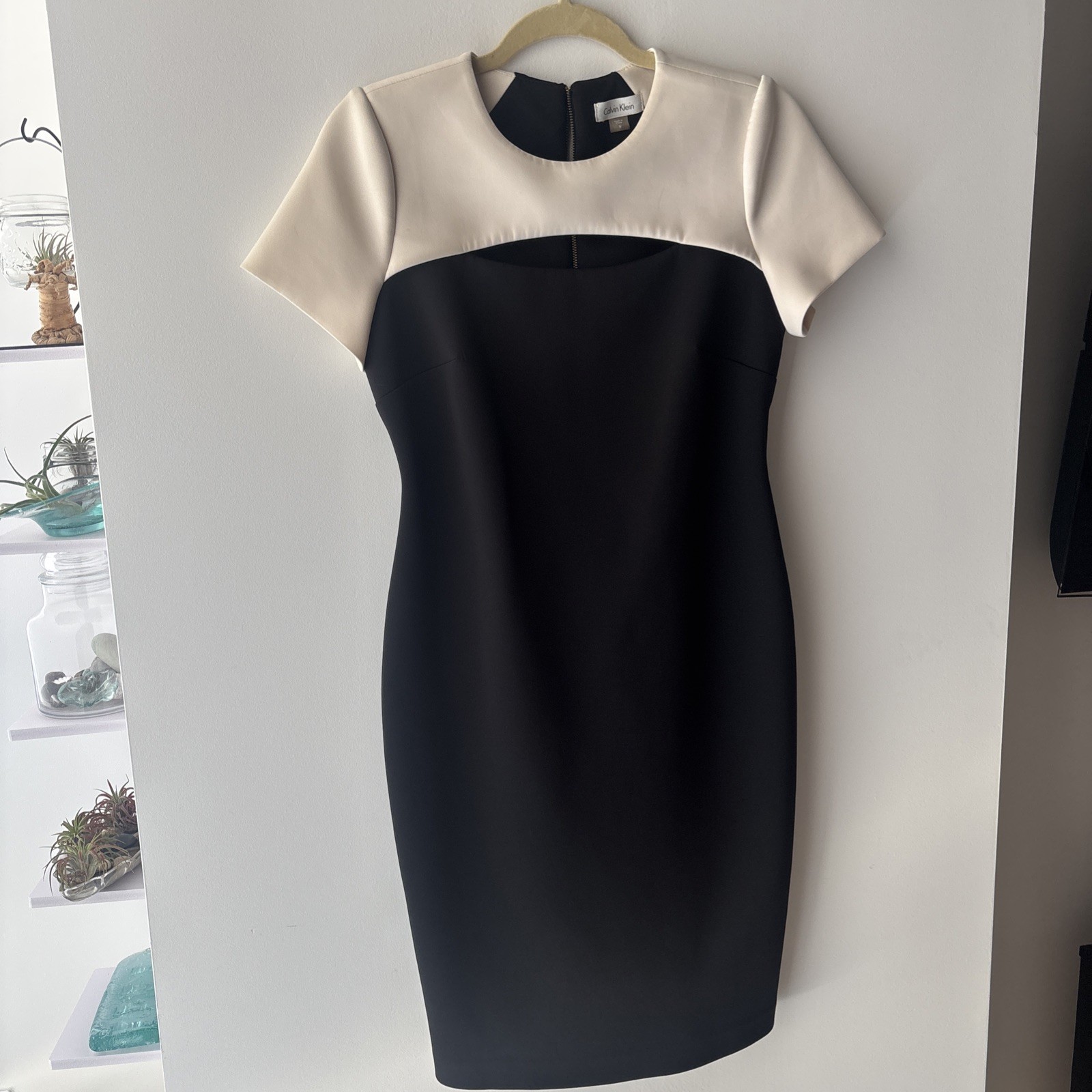 Calvin Klein Women’s Cap Sleeve Colorblock Black And White Medium Scuba Style