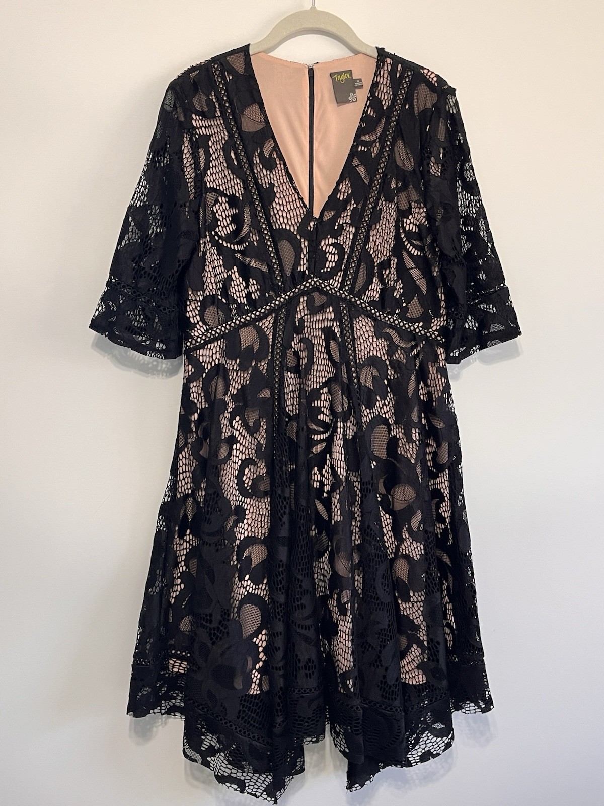 Taylor Women’s Black Lace Overlay Dress V-Neck Half Sleeves Pink Lining Size 8