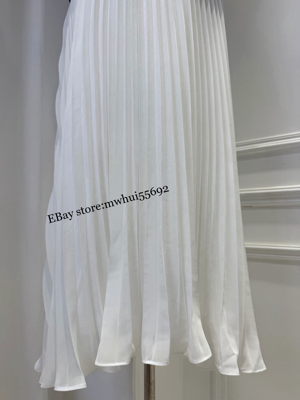 Elegant Temperament Slim Holiday Round Neck Sleeveless Pleated Dress 2026 Summer