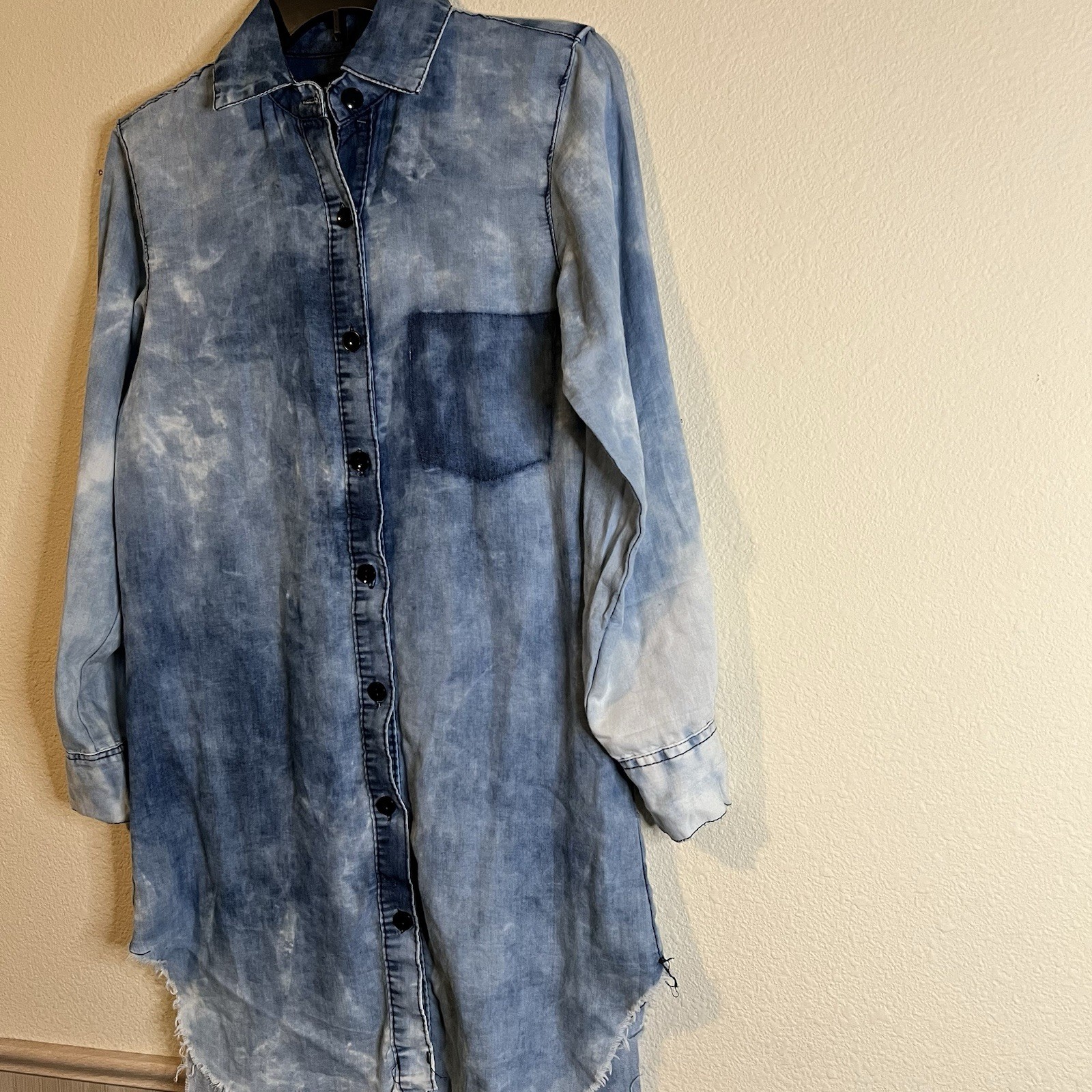 NWT Thrill Denim Shirt Small Blue Acid Wash Frayed Hem Longline Hi-low Button Up
