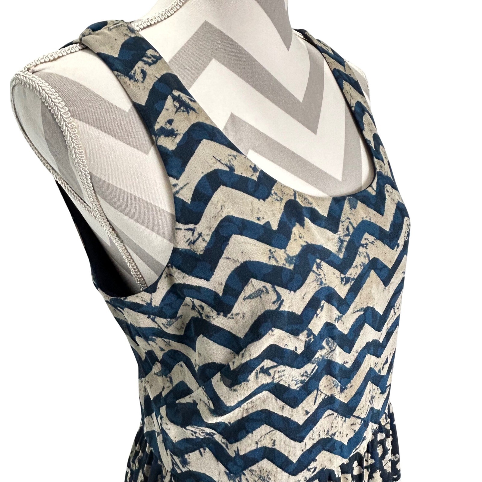 Betsey Johnson Chiffon Navy Teal Tan Womens Dress Sleeveless Chevron Knee Length