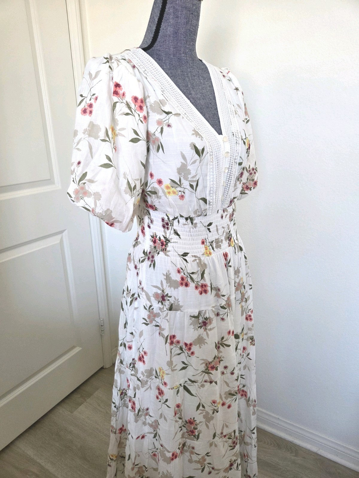 NWT💕 Size Small J. Gee Women’s Floral V Neck Button Tier Elastic Waist Dress