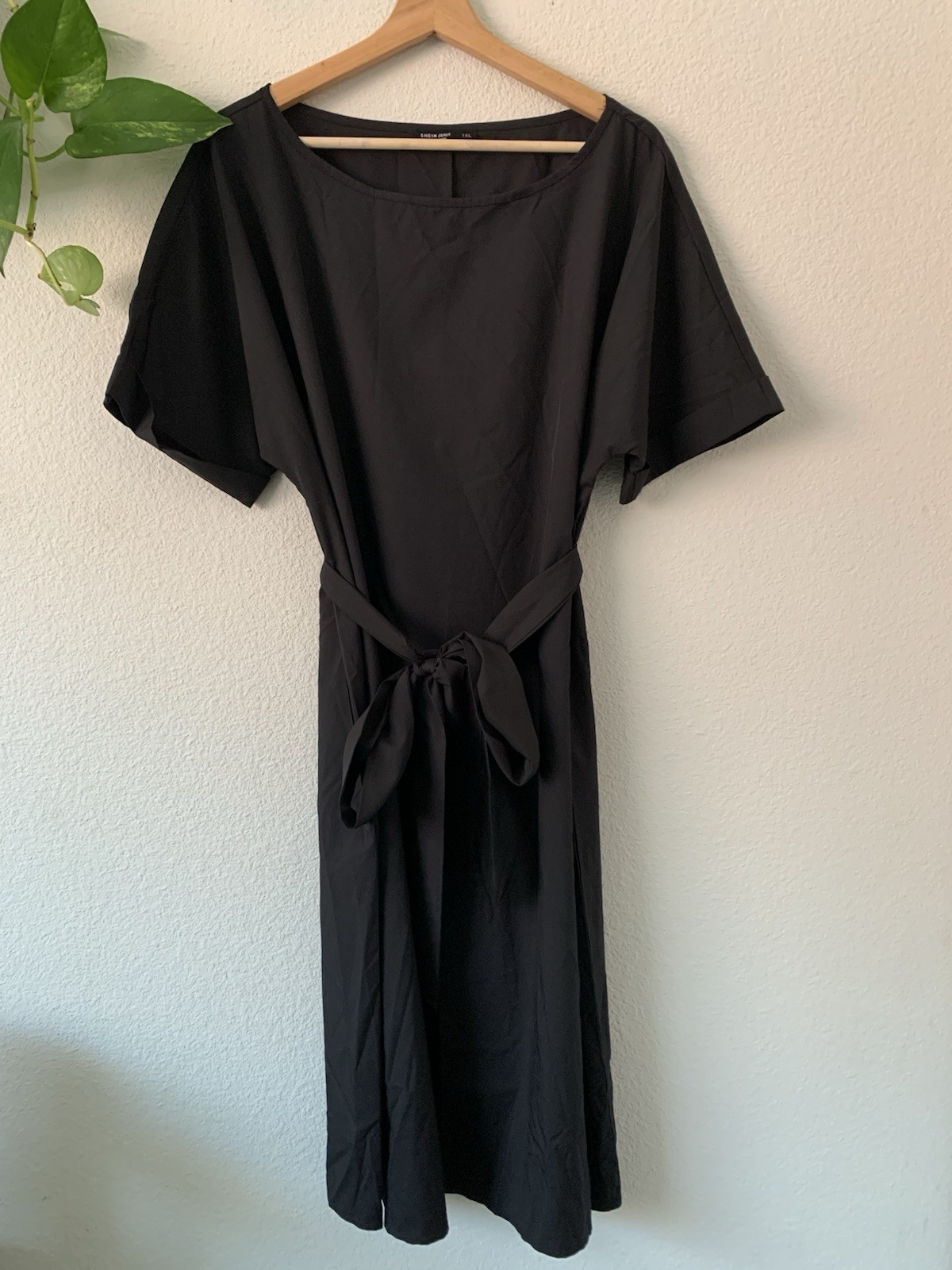 SHEIN 1X Women’s Black Sheath Shift Pullover Short Sleeved Dress Tie Waist NWOT