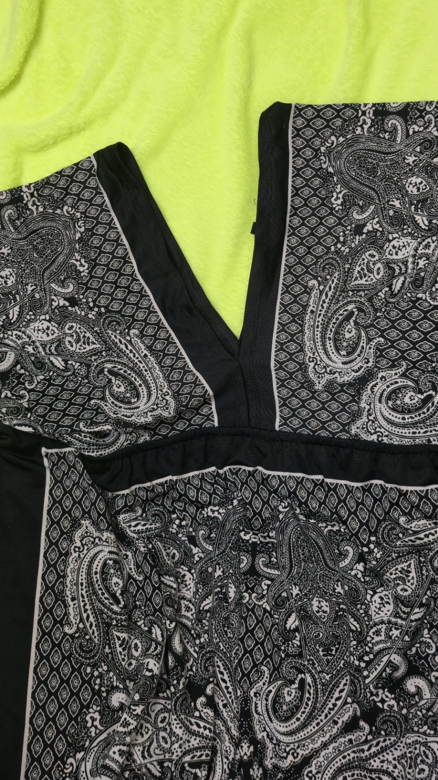 Just Love Black & White V-neck Dress Size Medium Gently Used