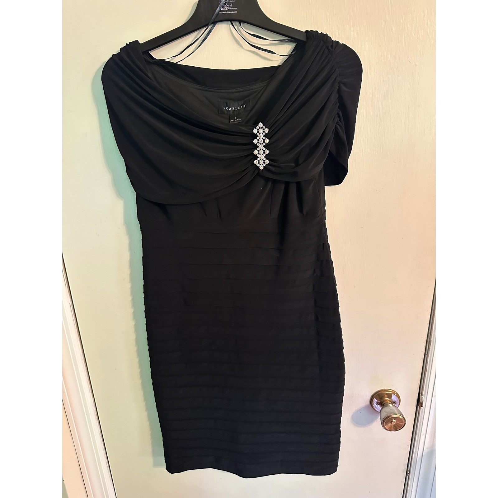 Scarlett Womens Black Off Shoulder Tiered Cocktail Dress Rhinestone Brooch Sz 6