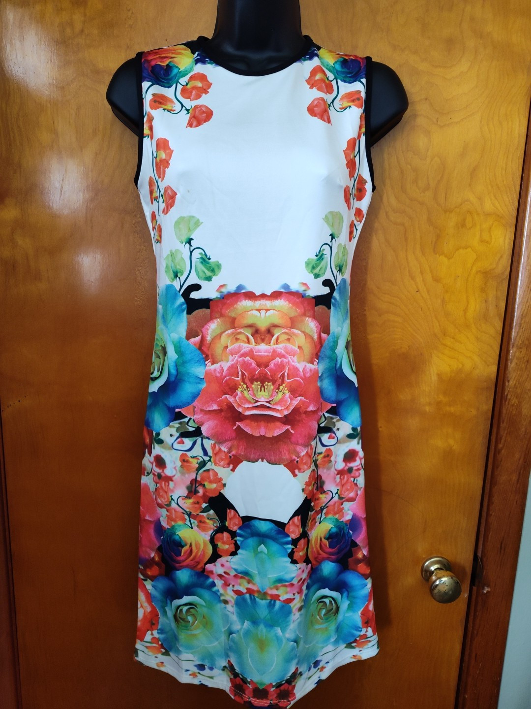 Woman’s Size Small Just Love Knee Level Floral Dress