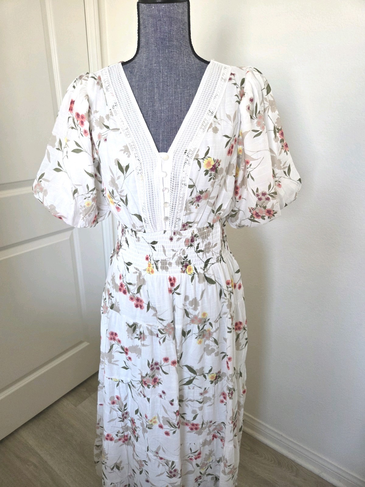 NWT💕 Size Small J. Gee Women’s Floral V Neck Button Tier Elastic Waist Dress