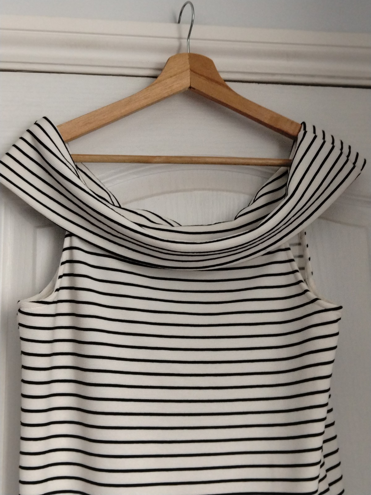 VILA CLOTHES – Black/White Striped Bodycon Dress Size M