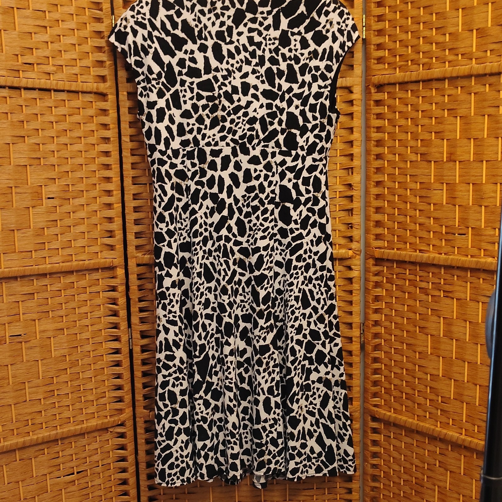 Black Label by Evan-Picone Women’s Black/White Animal Print V-Neck Dress Size 10