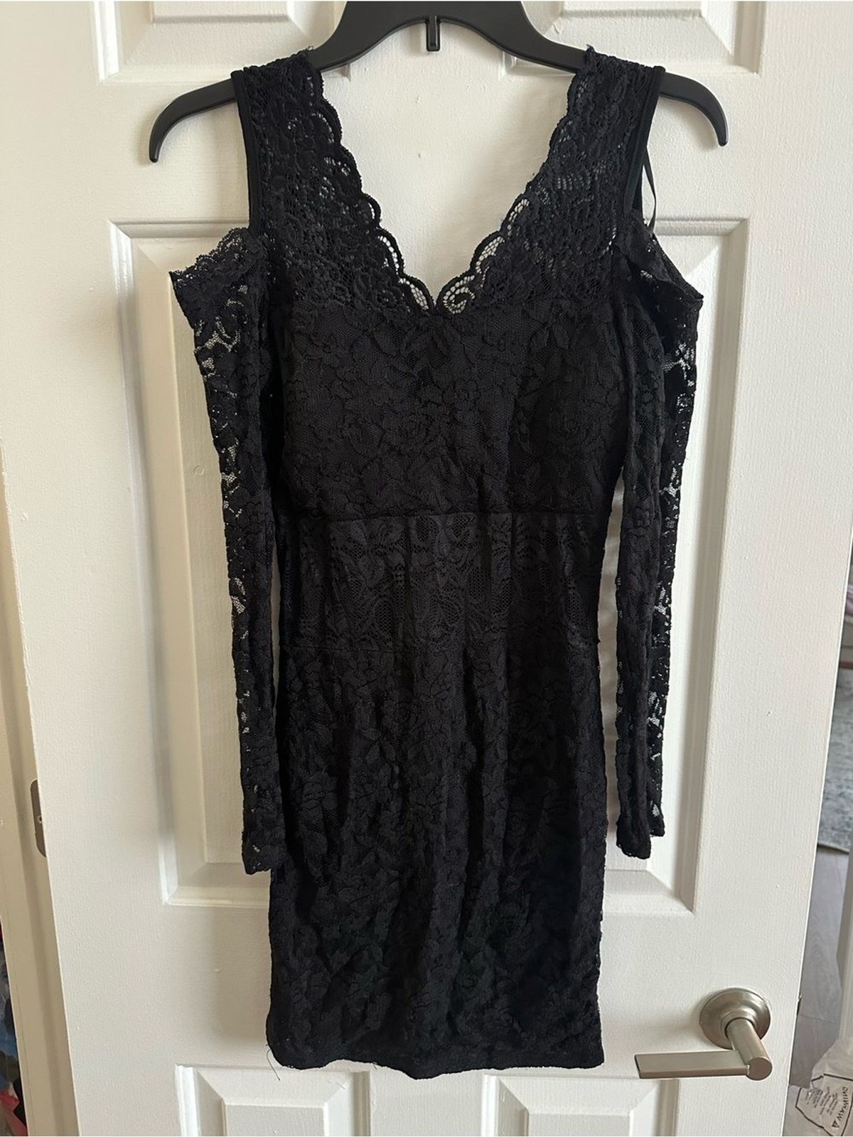 Elegant Black Lace Cold-Shoulder Long Sleeve Dress