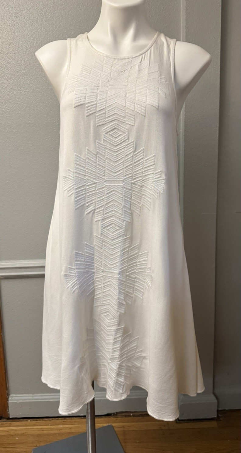 Judith March White Sleeveless Round Neck Embroidered Tassel Tie Shift Dress M