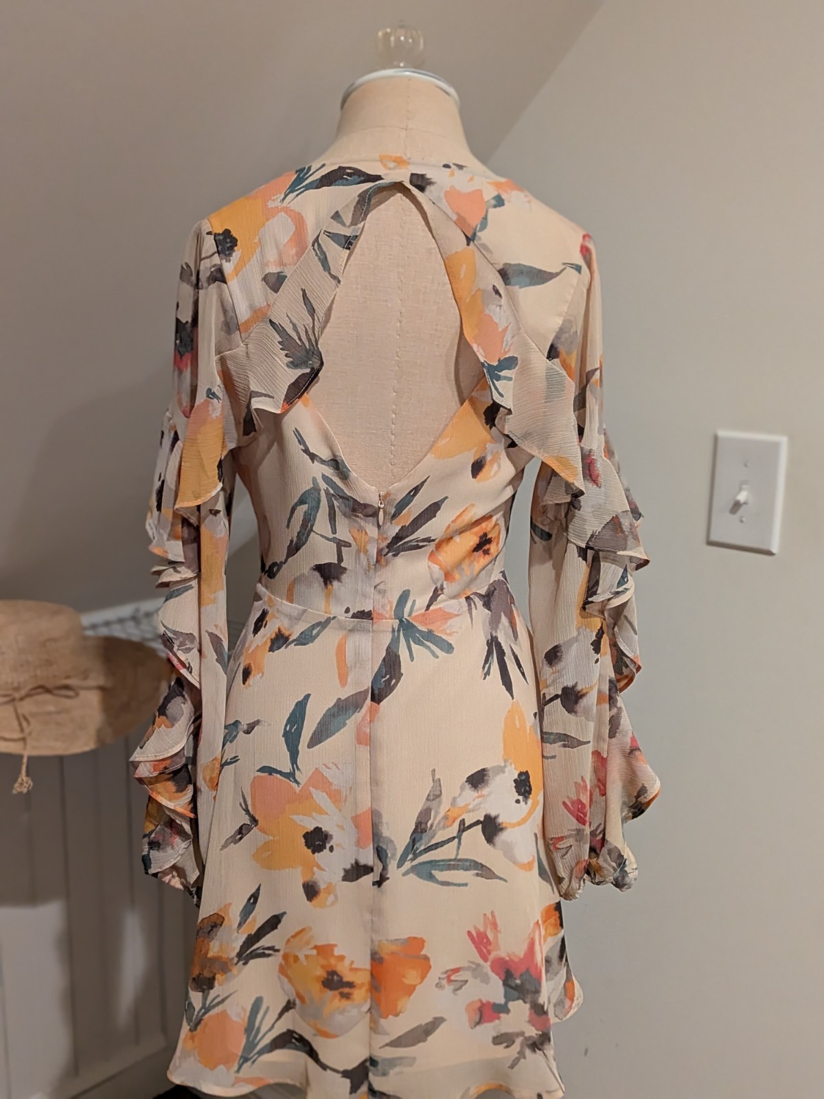 BCBGeneration Floral Mini Dress Lace-Up Front Ruffle Sleeve Open Back Sz 2 Boho