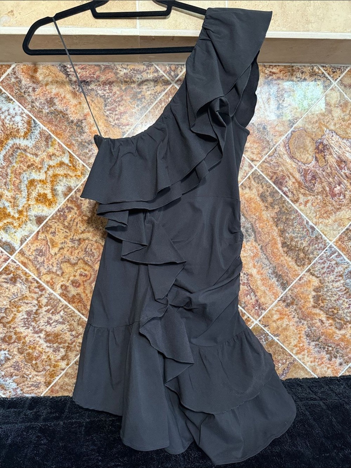Jewel Badgley Mischka Florence Ruffle One Shoulder Black Dress Size 8