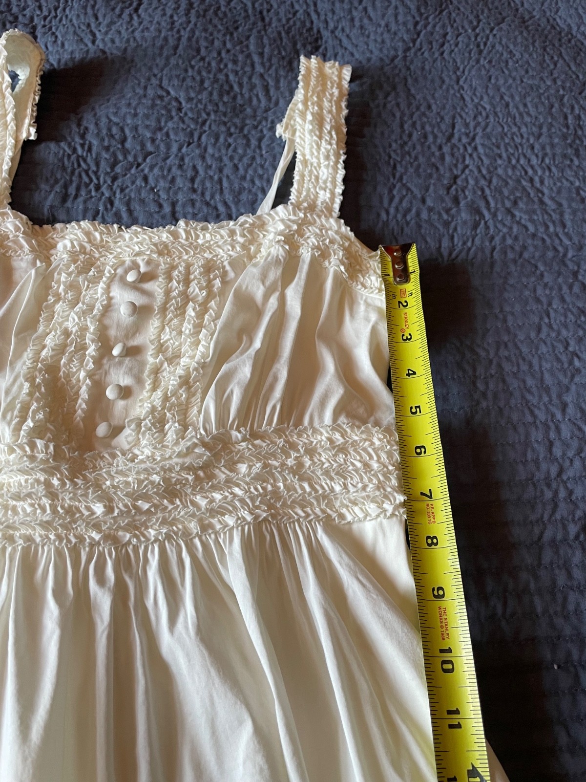 BCBGMAXAZRIA Bubble Hem Dress Size Ivory Ruffles XS