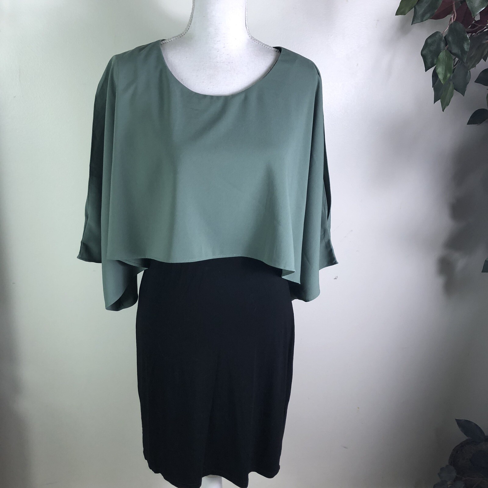 SugarLips women’s cape style split sleeve bodycon pullover scoop dress Sz M