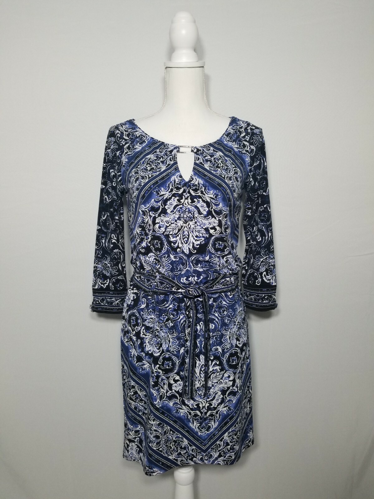 White House Black Market Blue/Black Floral, Keyhole Neck, Belted Dress Size XS.
