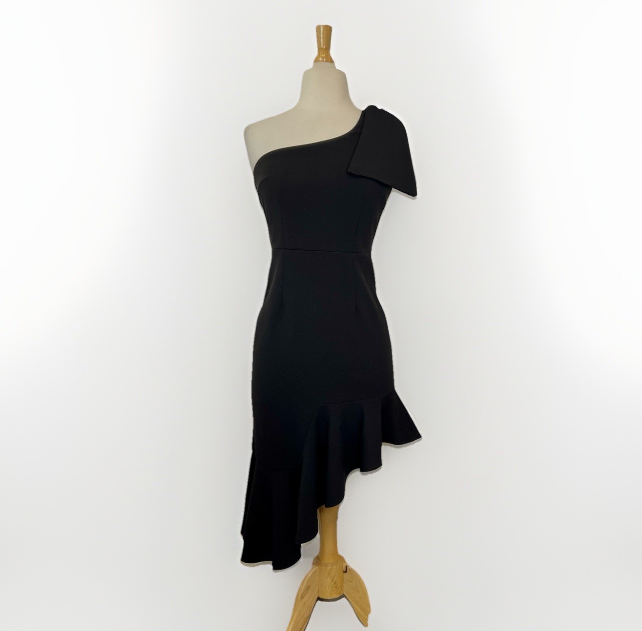 Saints + Secrets Black Asymmetrical One Shoulder Bow Cocktail Dress Size M