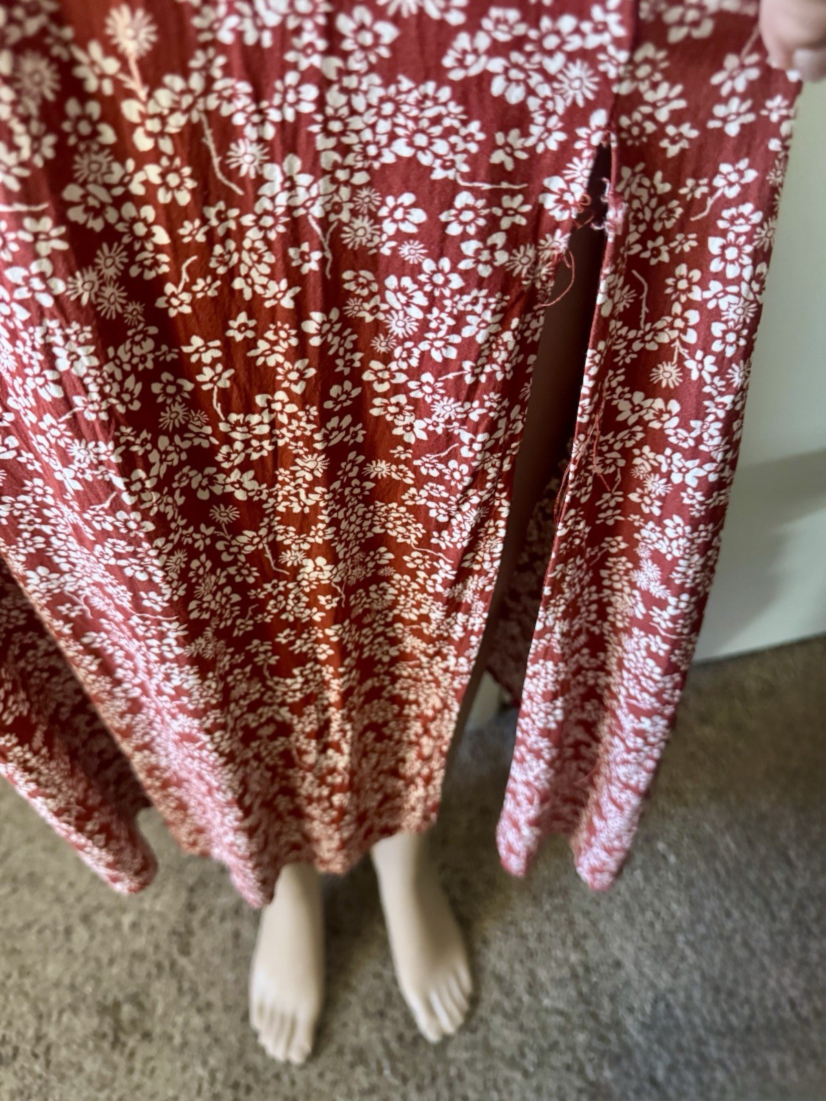 No Boundaries Spaghetti Strap Red And White Floral MIDi Dress Slit 15-17 XL