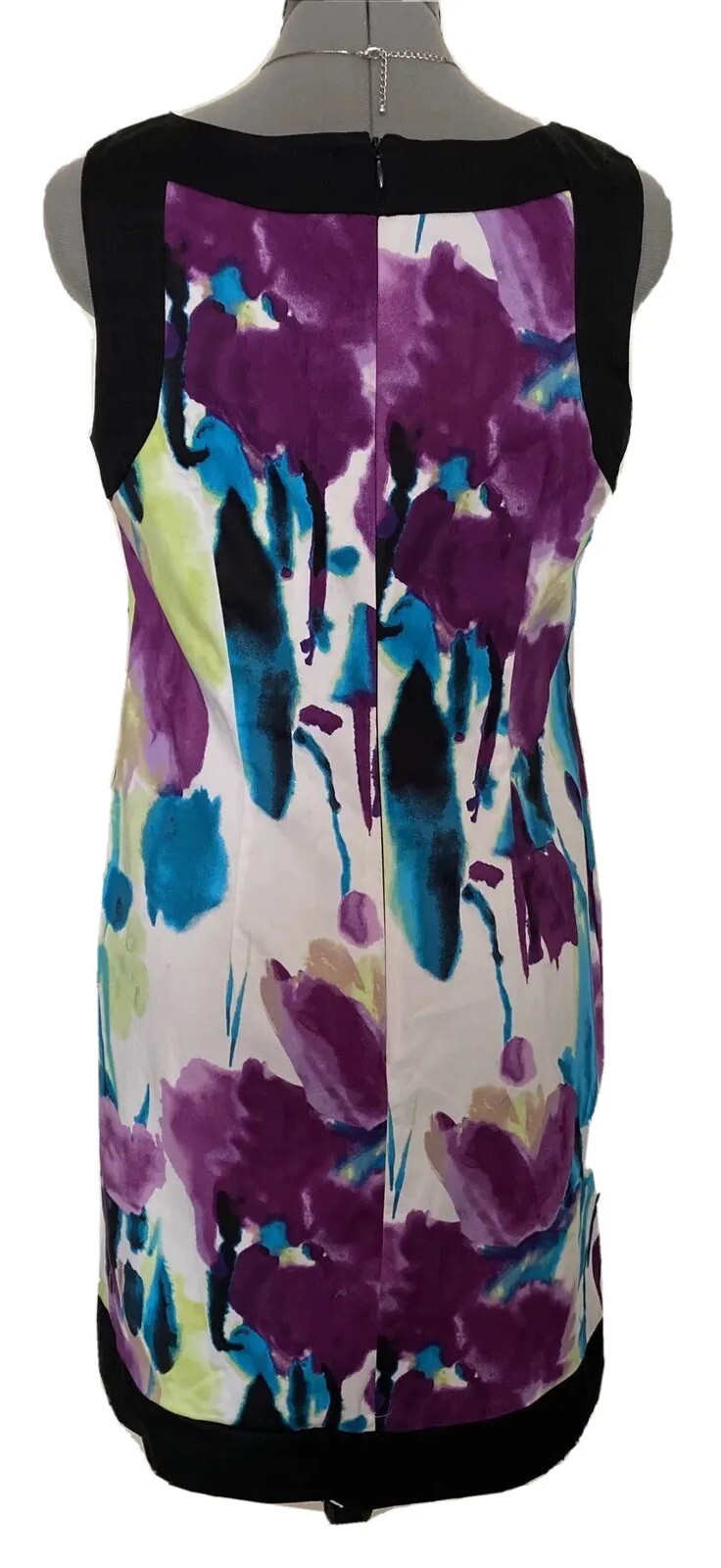 AGB sleeveless dress. size 8. Pockets. Across Chest17.5. Hips 19 In. NWOT