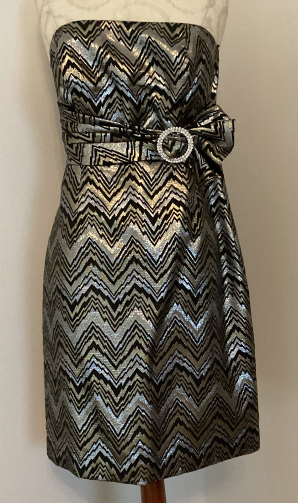 NWT Trina Turk Strapless Metallic Chevron Dress Rhinestone Buckle 4 PARTY DANCE