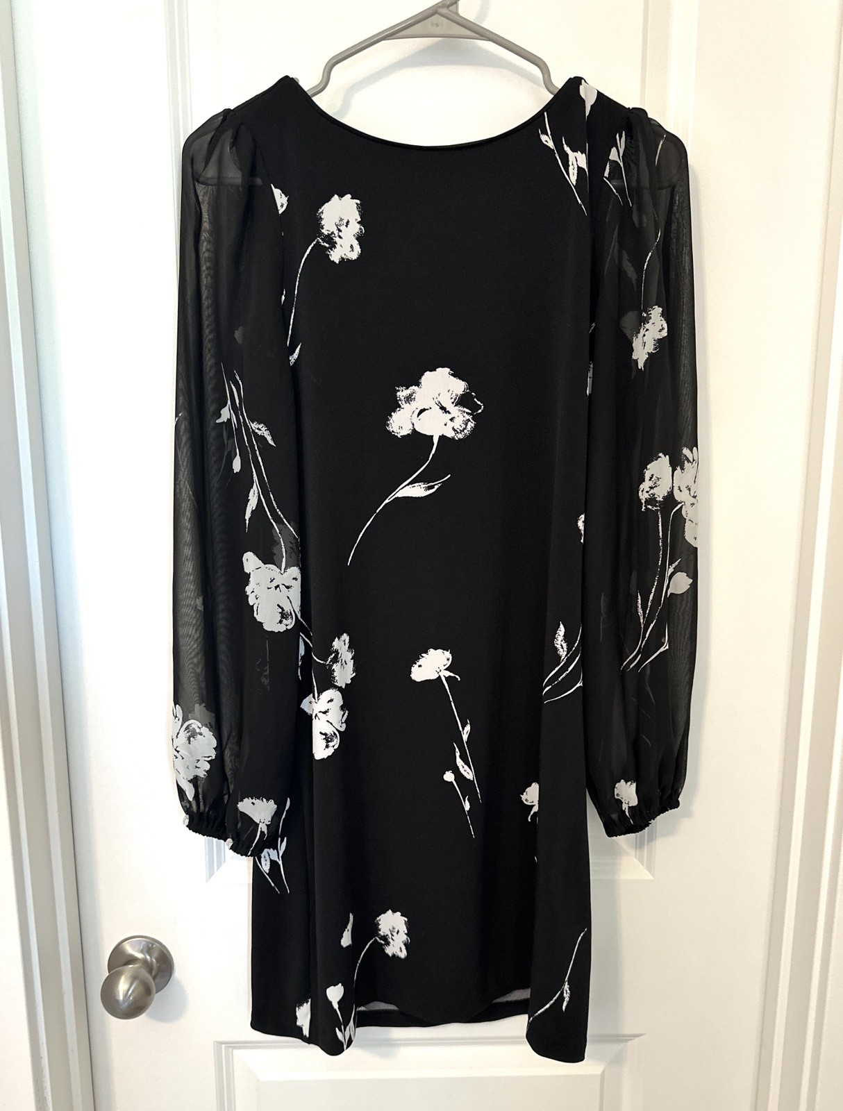 WHITE HOUSE BLACK MARKET Floral Chiffon Tie Back Shift Dress Black White XSP