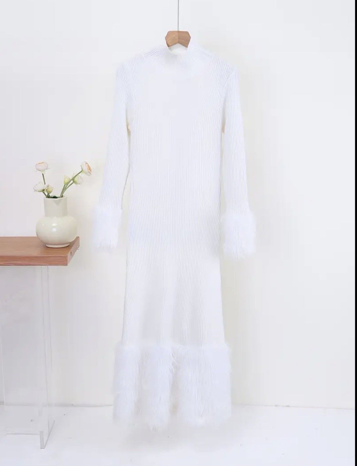 Solid Color Modal Dress With A Fitted Waist-Showcasing A Slim And Elegant Design