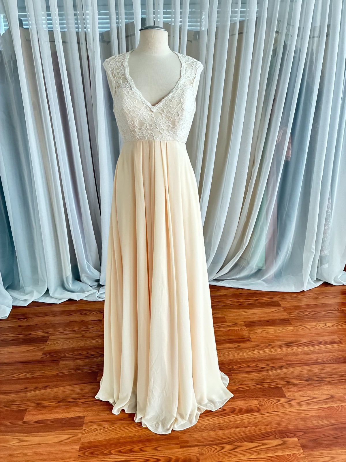 pregnancy long dresse for women size 12 lace/chiffon , buttons in the back