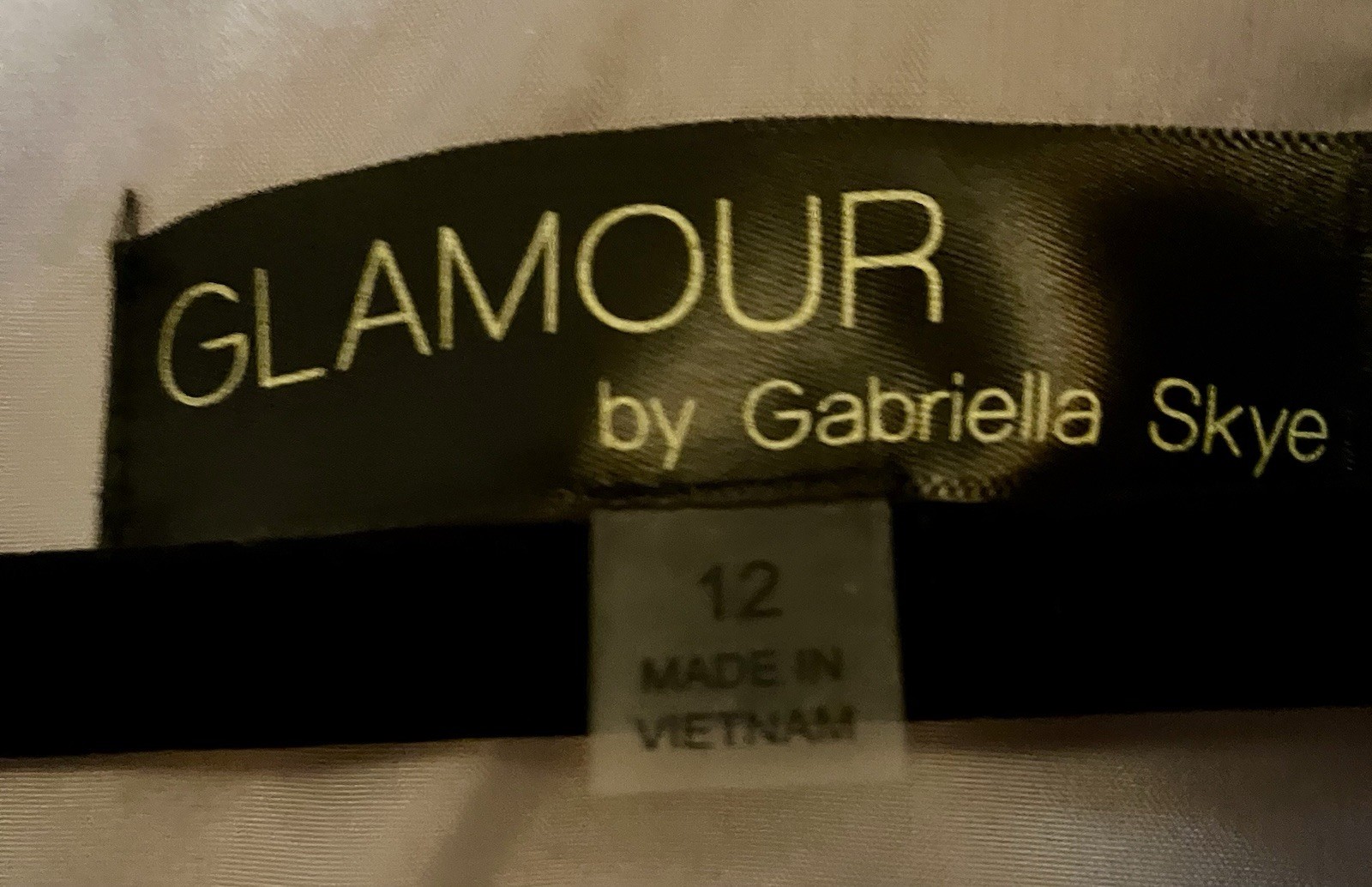 GLAMOUR by Gabriella Skye Size 12 Ivory/Silver Floral Jacquard V-Neck A-Line