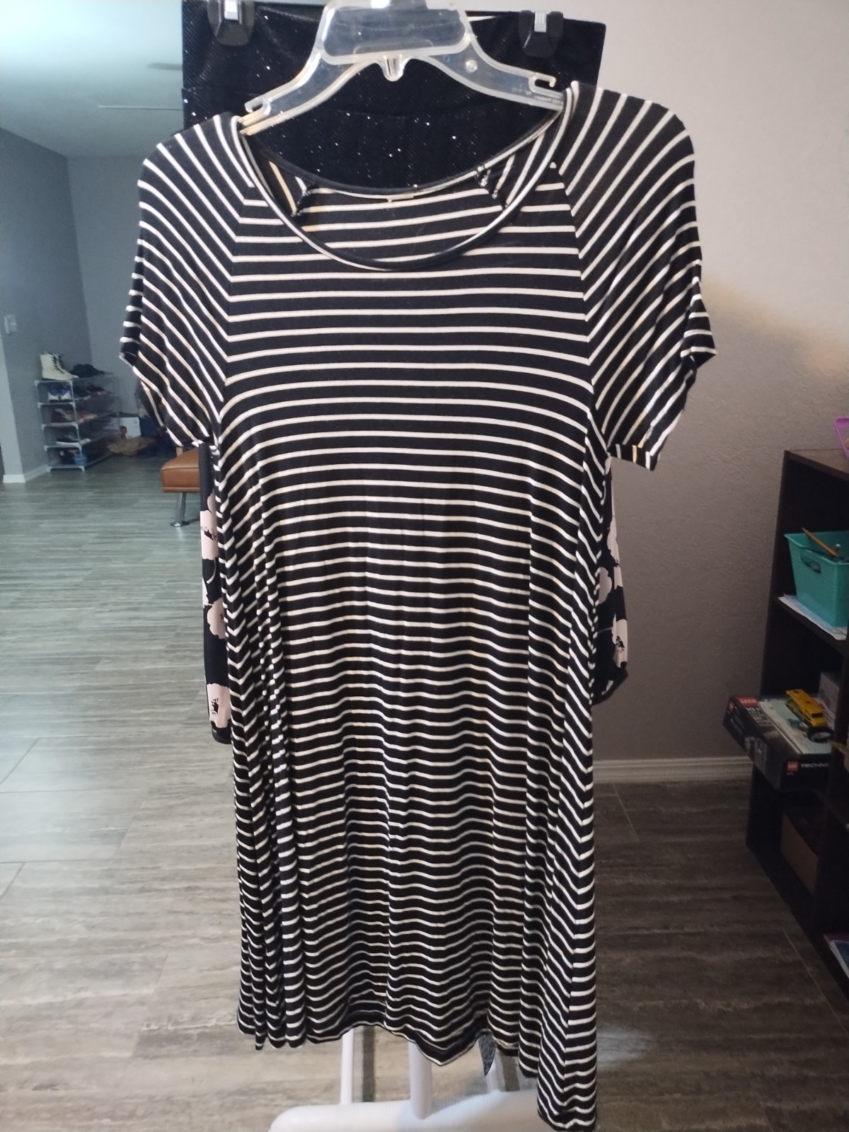 Black White Striped T-Shirt Dress XS Round Neck Raglan Sleeve Knee Rayon