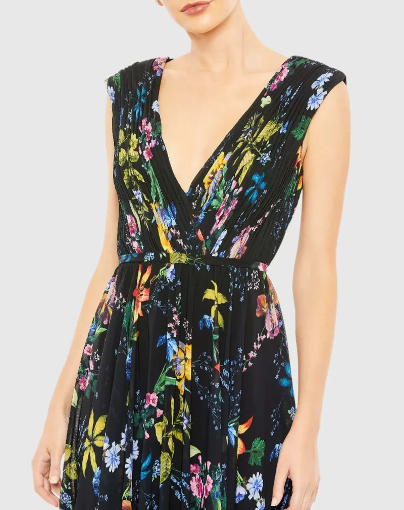 Mac Duggal Black Multi Pleated Floral A-Line Gown Size $398