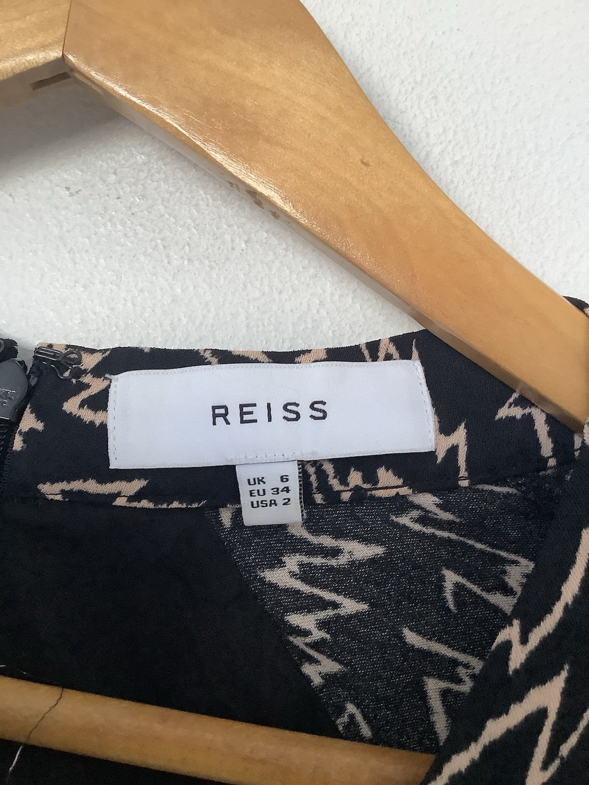 Reiss Julia Dress Size 6 Black Brown Zig Zag Pattern V Neckline Pleated To Waist