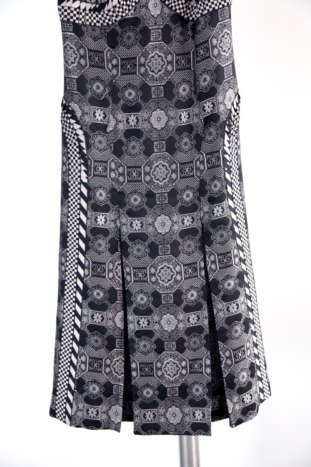 Alexander McQueen – “Scanners” Autumn/Winter 2003 Khakhama Brocade Silk Dress 40
