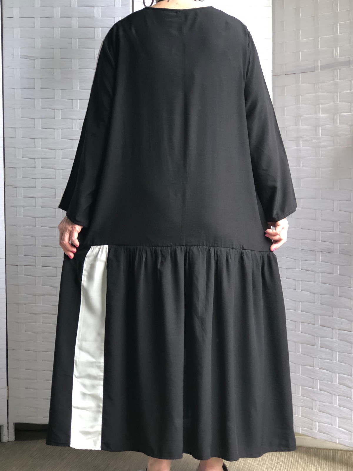 LAGENLOOK ARTSY BOHO OVERSIZED BLACK VISCOSE DRESS WITH NECKLACE PLUS