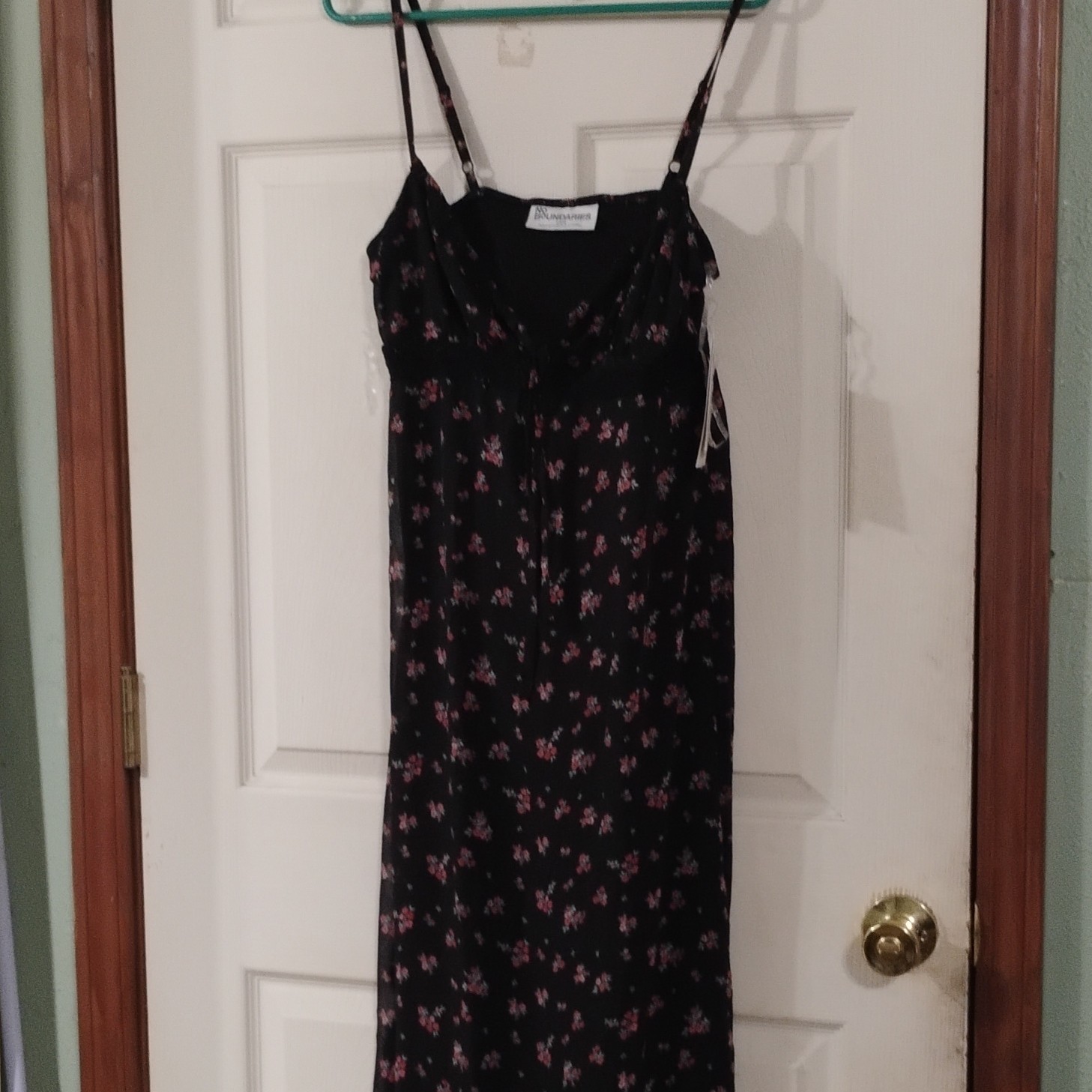 No Boundaries Black Floral Maxi Dress V-Neck Strappy Sleeveless Size M (8-10)