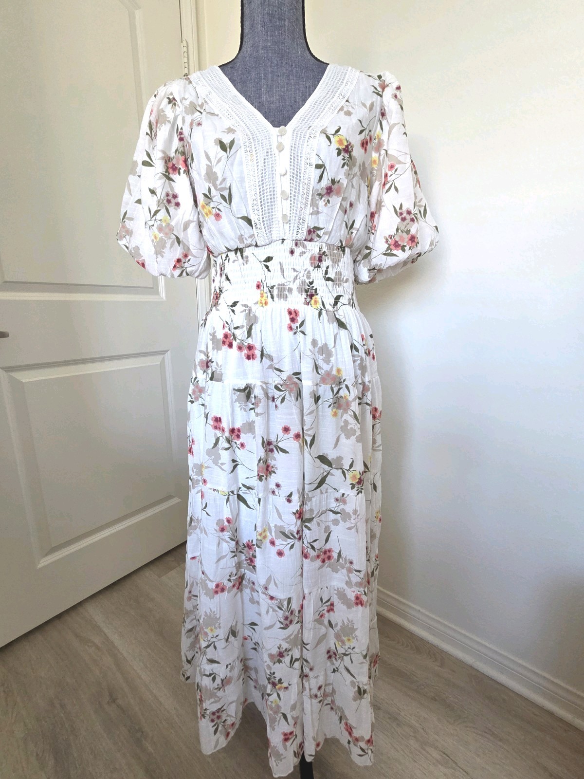 NWT💕 Size Small J. Gee Women’s Floral V Neck Button Tier Elastic Waist Dress